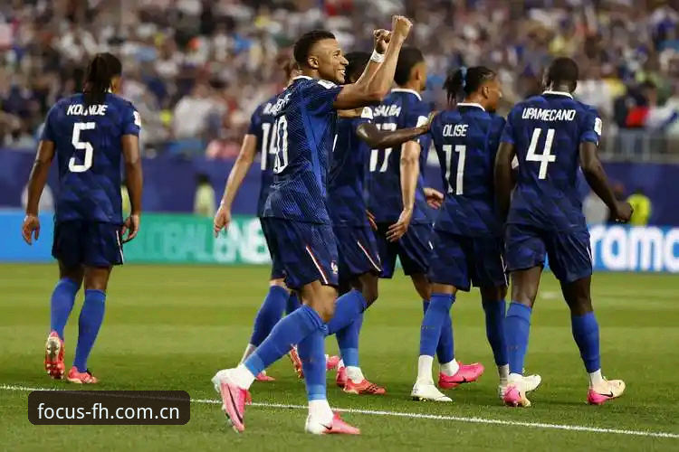 世界杯法国3-0伊拉克全过程回顾：雷暴中断2小时11分钟，姆巴佩第100场双响直追梅西